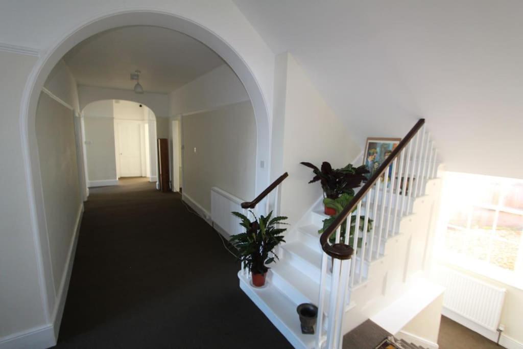 Willa Perfect For Large Family & Friends, Free Parking, Games Reading Zewnętrze zdjęcie
